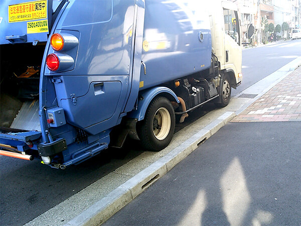 【福岡県】ゴミ収集車が子供を見守る「防犯カメラ」に